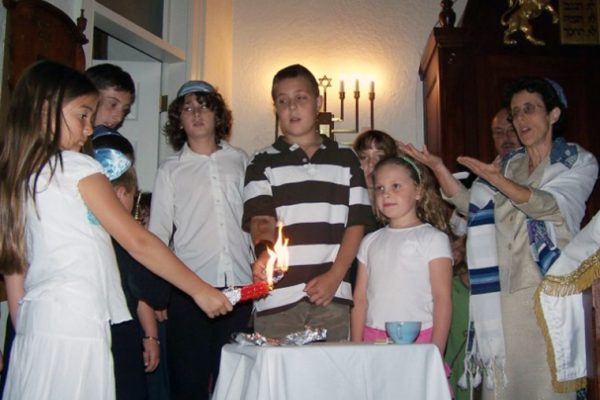 Children Praying at Congregation Shaarei Zedeck in Clinton, MA